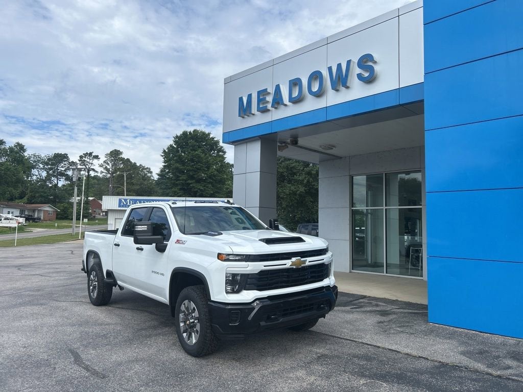 2026 Chevrolet Silverado HD Custom 4WD Crew Cab Standard Box's photo