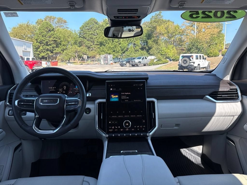 2025 GMC Acadia Denali