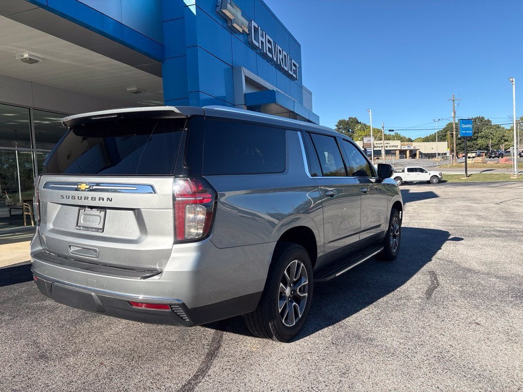 2023 Chevrolet Suburban LS