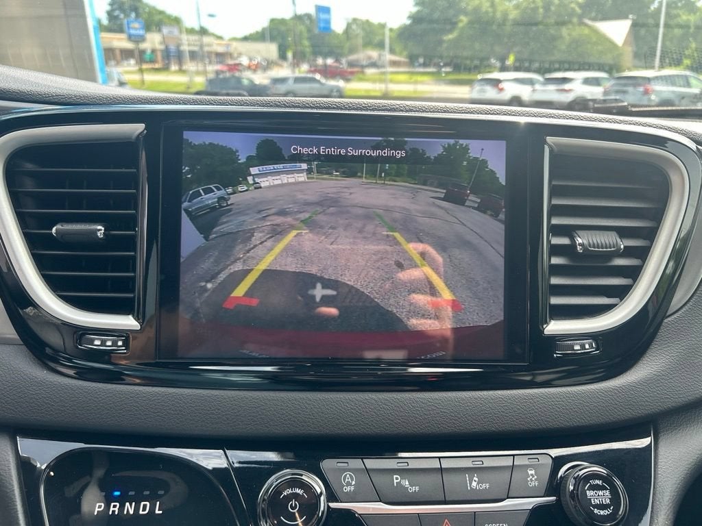 2025 Chrysler Pacifica Select
