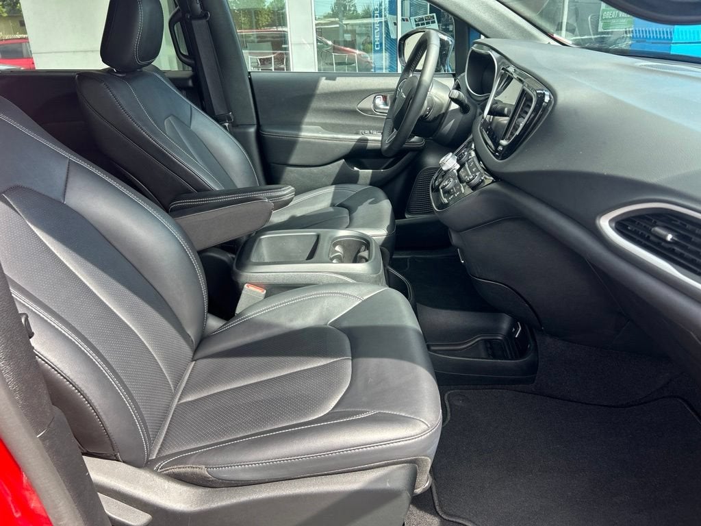 2025 Chrysler Pacifica Select