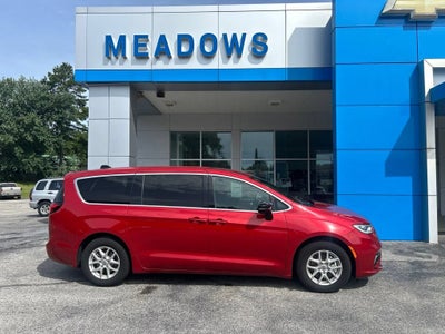 2025 Chrysler Pacifica Select