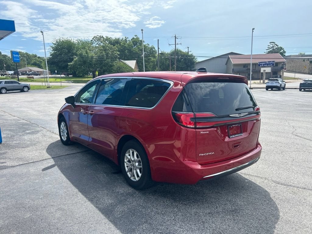 2025 Chrysler Pacifica Select
