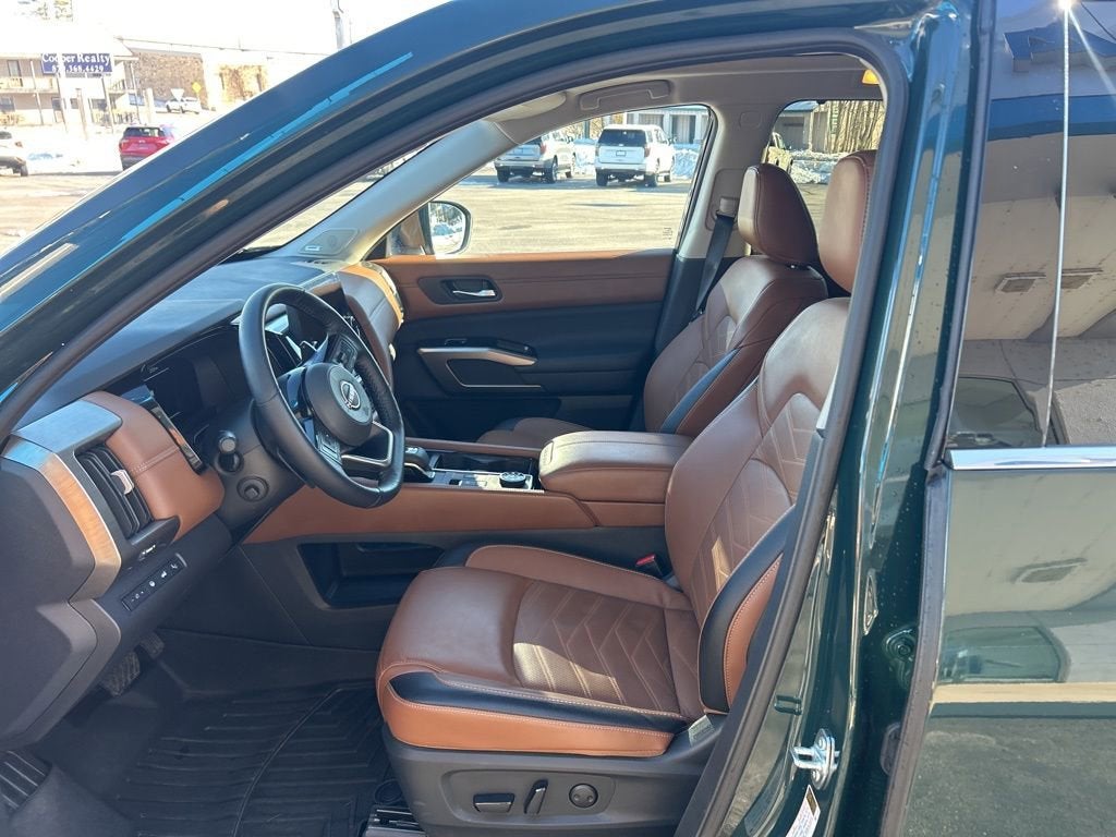 2024 Nissan Pathfinder Platinum